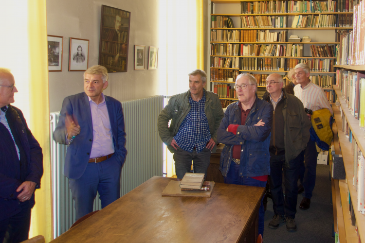 Treffen 50 Jahre nach dem Abitur am Moltke Gymnasium am Moltkeplatz